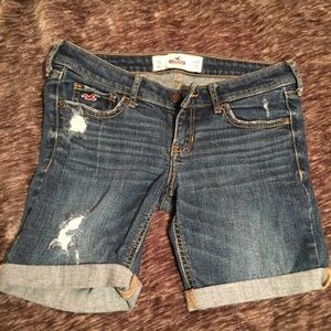 Hollister Navy Blue Jean shorts W 26 L 31 (3S)